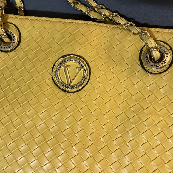 Vera New York Woven Tote 👜 - Picture 3 of 6